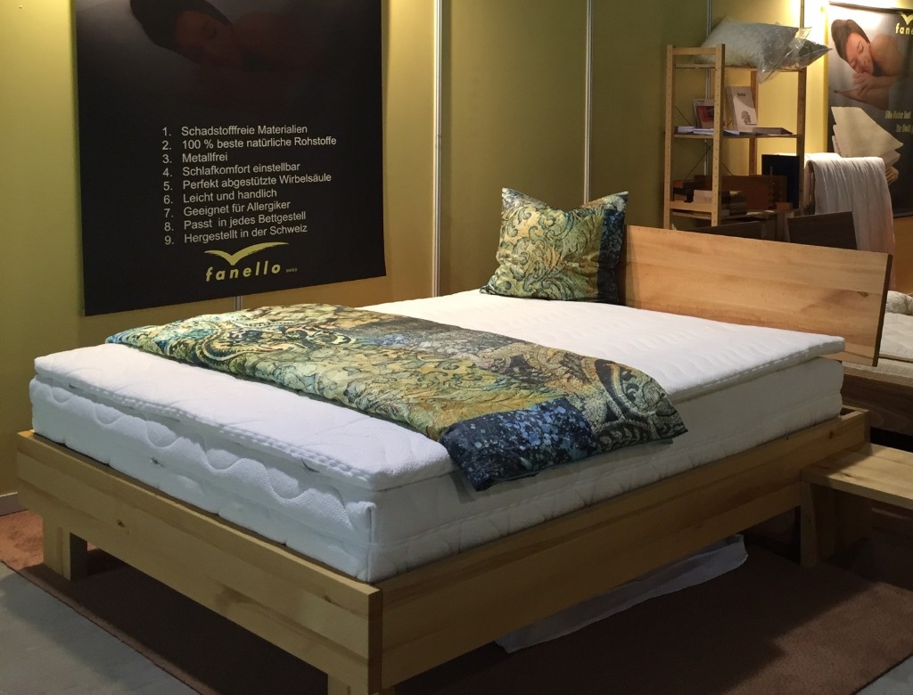 Natur-Boxspringbett aus Holz mit natürlichem Schlafsystem